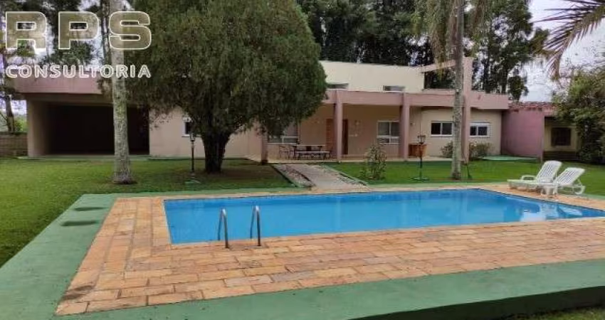 Chácara em Atibaia, a 10 min do centro, acesso fácil com asfalto, 3 dormitórios,1 suíte com closet ,piscina ,área gourmet com churrrasqueira