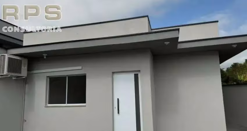 Casa térrea 2 dormitórios, sendo 1 suíte  sala  cozinha integrada quintal,churrasqueira . garagem para 2 carros, ar condicionado