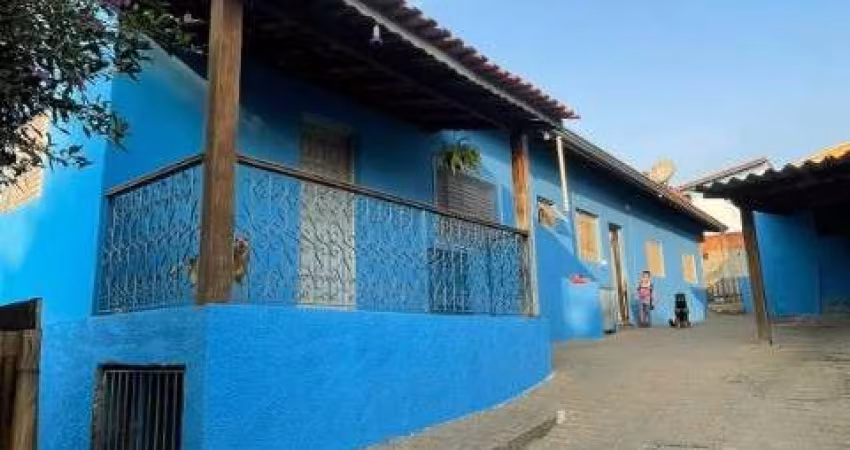 Casa térrea a venda no Jardim Imperial em Atibaia, com 3 quartos, churrasqueira, fácil acesso, quintal com espaço para plantio ou area de lazer!