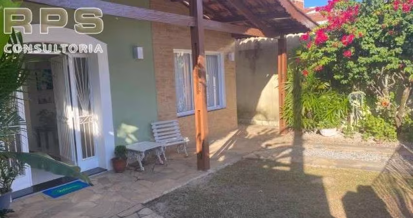 Casa a venda na Vila Helena com 03 dormitórios, sendo 1 suíte; 02 banheiros; 02 vagas de garagem; 02 salas. Lavanderia  Piscina , churrasqueira