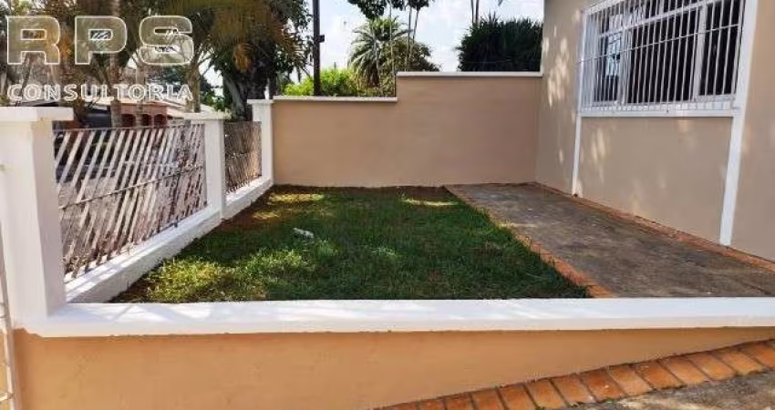 Casa no Jardim Nirvana ,com 03 quartos, sendo 01 suíte com armário, Sala com 02 ambientes e lareira, Cozinha , área gourmet com piscina .