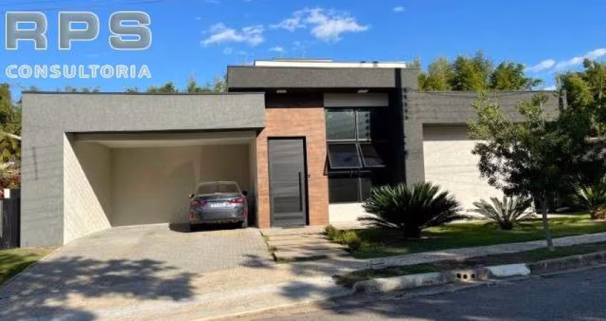 Casa térrea mobiliada no Condomínio Shambala 1 com 3 suítes, home office, cozinha com planejados, varanda gourmet com piscina em quintal amplo.