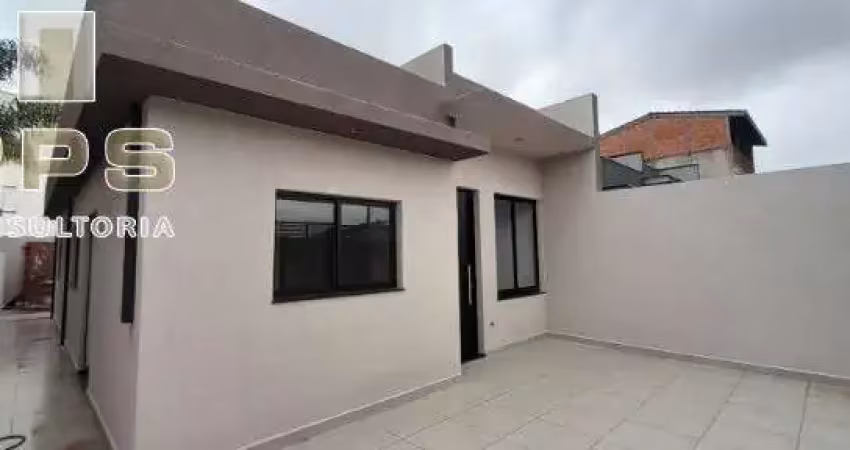 Imóvel com 03 dormitórios sendo uma suíte; casa térrea sala com pé direito alto; 02 banheiros; garagem para dois carros; telhado embutido
