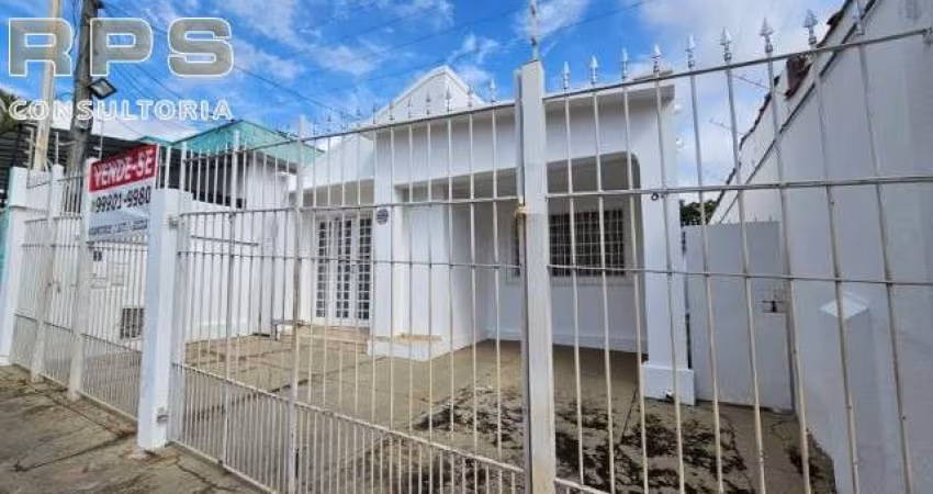 Casa térrea para fins comerciais na região do Centro de Atibaia, rua estratégica e Repleta de comércio com alto fluxo de pessoas!
