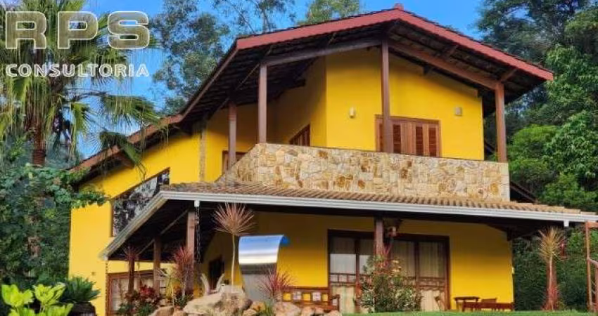 Casa a venda no Condomínio Palavra da Vida com 3 suítes e piscina climatizada, área gourmet com churrasqueira, vaga para 08 carros, portaria 24hrs