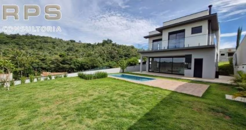 Casa pronta para morar no Condomínio Quintas da Boa Vista em Atibaia, 3 suítes com closet e linda vista, áreas integradas à piscina e quintal gramado!