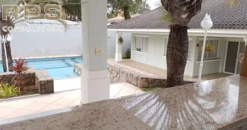 Casa a venda na Vila Santista, 04 dormitórios , 02 suites com closet , escritório , área gourmet completa , piscina , quarto de empregada , garagem