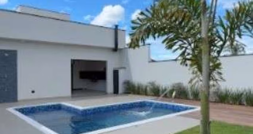 Casa térrea no Nova Gardenia, 03 suites , 01 master com espaço para closet , sala ampla com pé direito 6 mts e lustres instalados, cozinha planejada