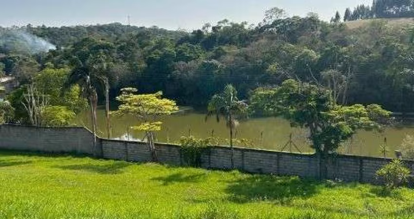 Terreno no Residencial Cambarah em Jarinu, total de 631m² pronto para construir com vista ao lago.Loteamento fechado com clube completo, segurança 24h