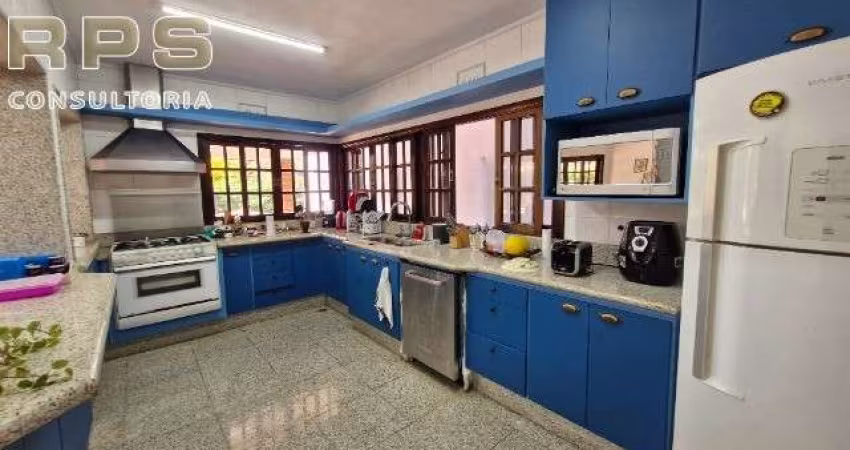 Casa com 5 suítes no Palavra da vida, piscina,  adega, sauna e bunker com passagem secreta.