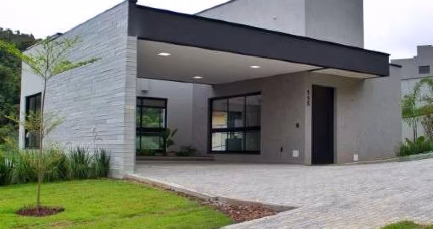 Casa Condominio Quintas da Boa Vista , 03 Suites sendo uma master  Área de Home Office  Piscina com borda infinita para APP Sala integrada com cozinha