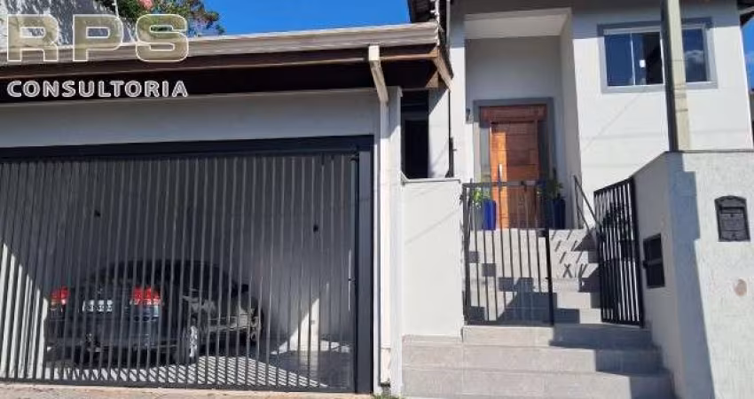 Casa a venda no Retiro das Fontes, Total de dormitórios: 04 sendo o1 suíte com closet na área interna uma área externa da casa. Piscina, cozinha