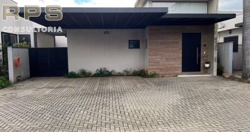 Casa térrea no Reserva Jacarandá em Atibaia, 3 suítes, armários planejados em todos os cômodos, despensa, lavanderia coberta, quintal com ofurô