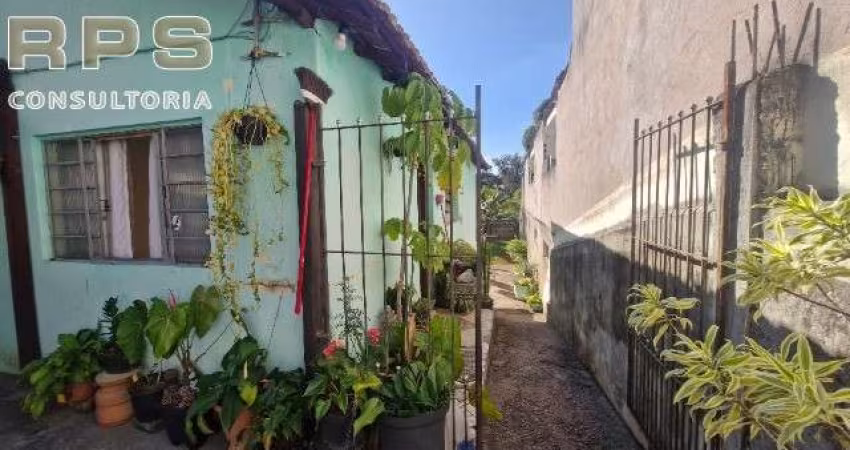 Casa a venda pertinho do Terminal Rodoviário Urbano no Jardim Imperial, com 3 quartos e muito quintal.
