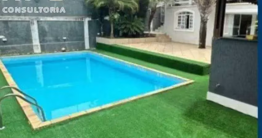 Casa térrea para locação ou venda ,3 dormitórios com armários, sendo 1 suíte com ar-condicionado salas jantar com vista e estar com lareira, piscina