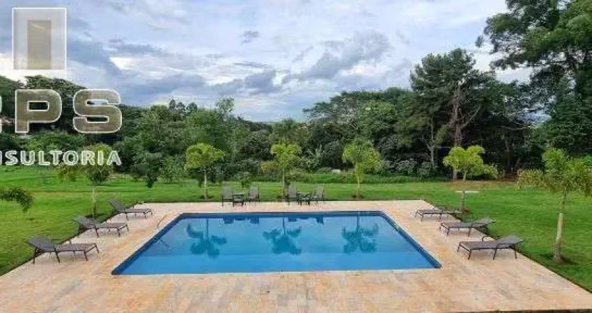 Sítio de alto padrão à venda com área total de 11.000m² em atibaia, 4 quartos sendo 1 suíte, área de lazer completa, próximo a quinta da baroneza.