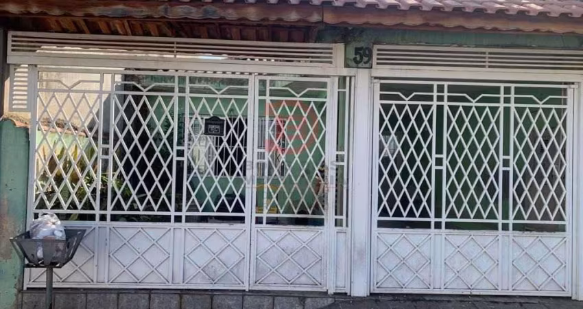 Casa térrea 2 quartos e 2 vagas de garagem - Vila Ré