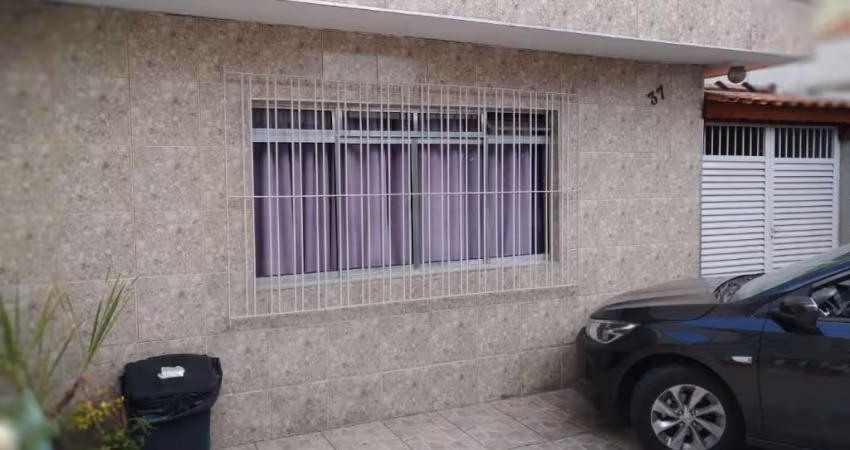 Casa Térrea 2 quartos (1 suíte), 2 vagas garagem e quintal - Burgo Paulista