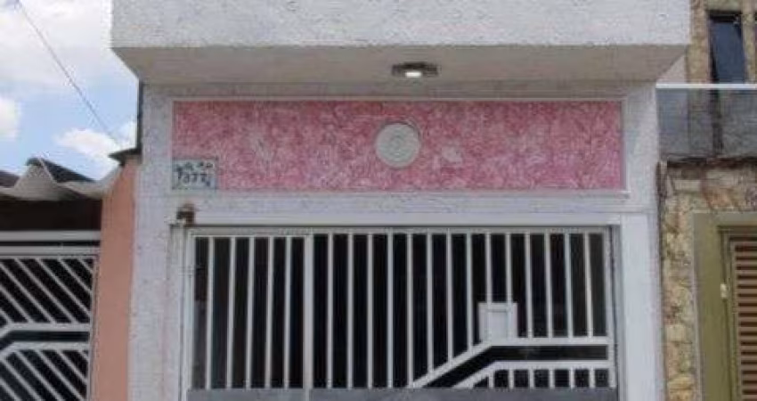 Sobrado na Vila São Francisco  vende-se ou permuta por casa ou apartamento na Praia Grande.