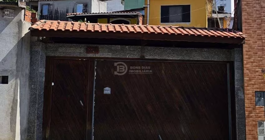 Sobrado à venda - 2 suítes e 5 vagas de garagem - Vila Constança