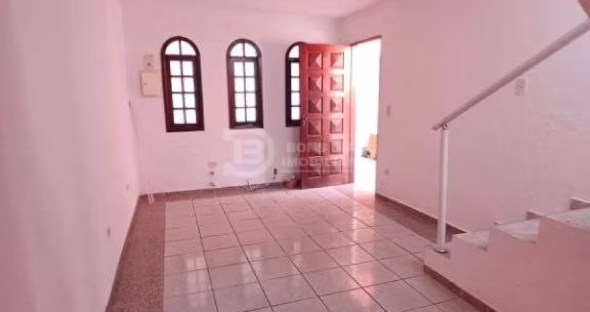 Sobrado com 2 Dormitórios, Quintal e 2 Vagas, 125m°