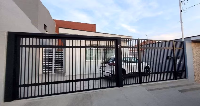 Charmosa casa  térrea à venda na Vila Ré