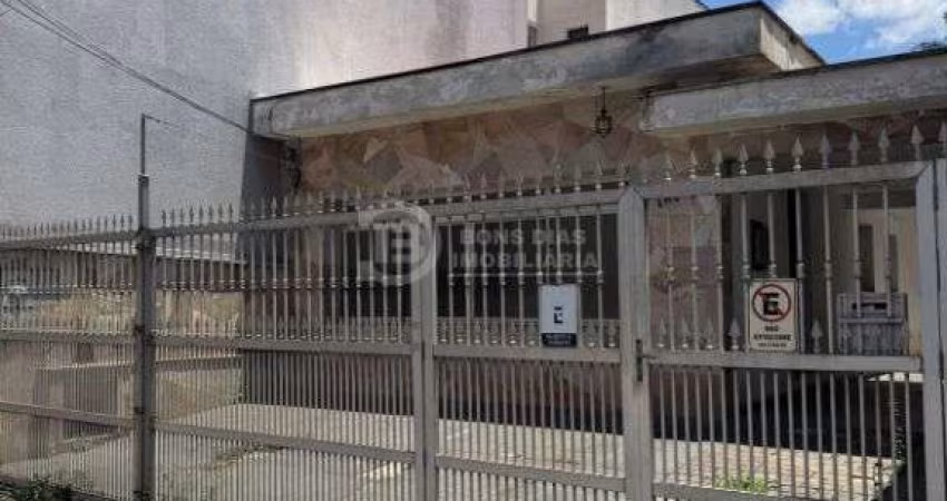 Casa à venda no Tatuapé, São Paulo - 3 dormitórios, 5 garagens e quintal amplo!