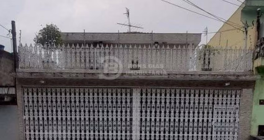 Sobrado à venda - 4 quartos (1 suíte) e 4 vagas de garagem - Vila São Francisco