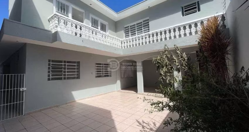 CASA TÉRREA À VENDA COM 3 QUARTOS E 5 VAGAS AO LADO DO METRÔ ARTUR ALVIM/SP
