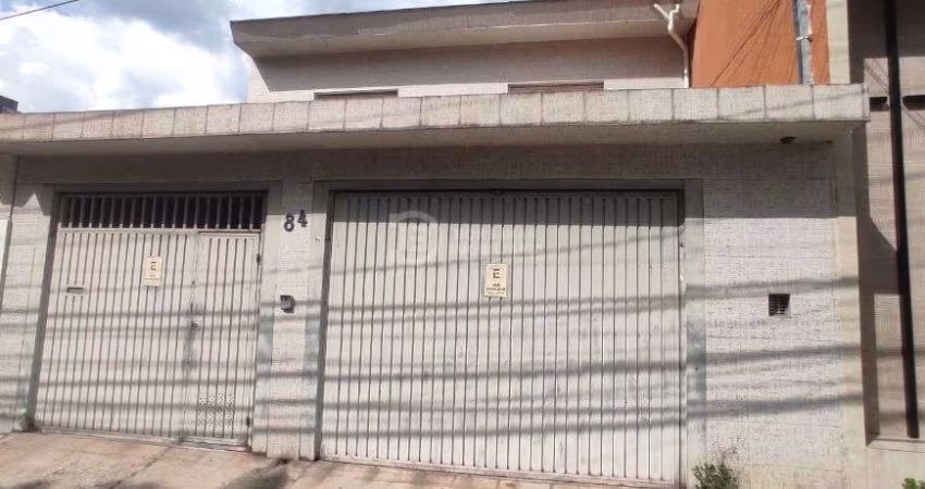 Excelente Sobrado à Venda no Tatuapé, São Paulo | 4 Dormitórios, Suíte e 5 Vagas