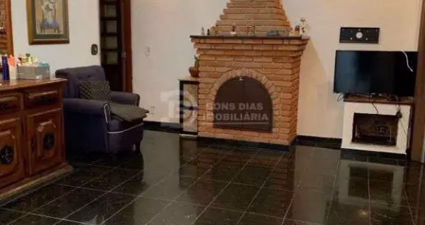 CASA TERREA 247m2 COM 3 QUARTOS A VENDA NA VILA TALARICO/SP