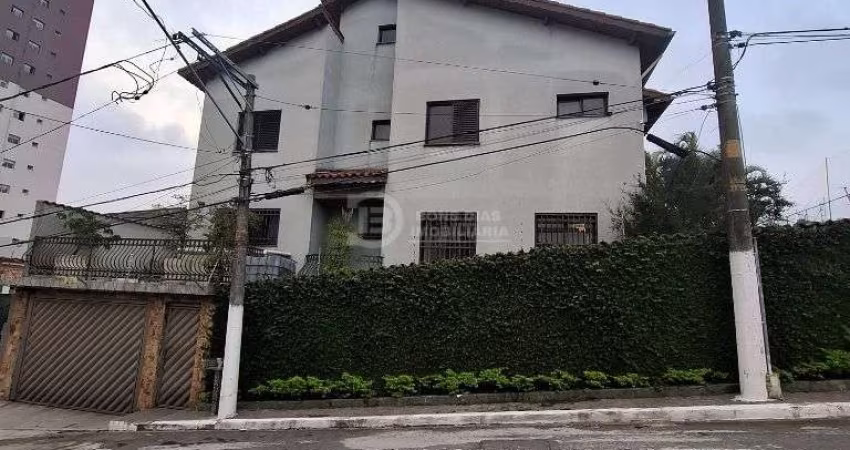 Casa ampla com 4 dormitórios e churrasqueira no Parque das Paineiras, São Paulo!