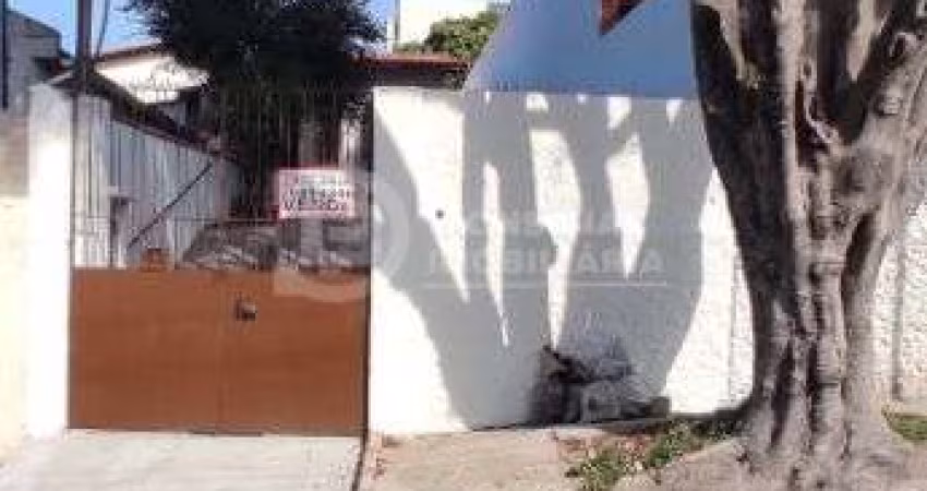 Casa Térrea com 2 dormitórios na Vila Granada à Venda.