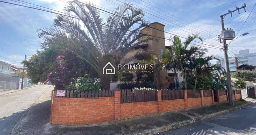 Excelente Imóvel com 03 dormitórios sendo 01 Suíte