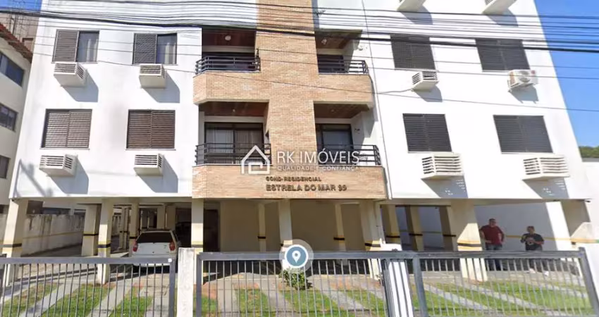 Oportunidade! apartamento 2 dormitórios a 150m do mar - sol norte e frente para a rua