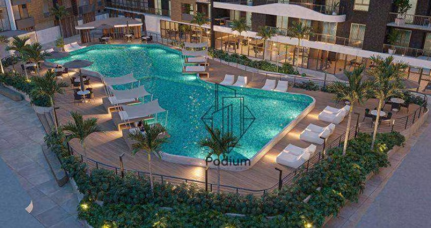 Apartamento térreo com área privativa a 294m da praia do Bessa no Jardim Oceania. - AP1541