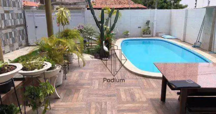 Casa de 1º andar com piscina nas proximidades de restaurantes e supermercado no Manaíra - CA0172