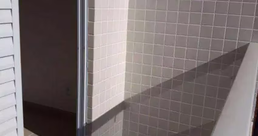 Sobrado com 2 quartos  à venda, 54 m² por R$ 245.000 - Jardim Melvi - Praia Grande/SP