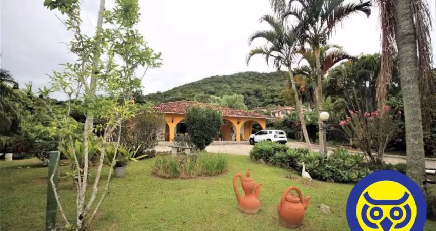 Chácara próxima da praia em Sambaqui, Florianópolis