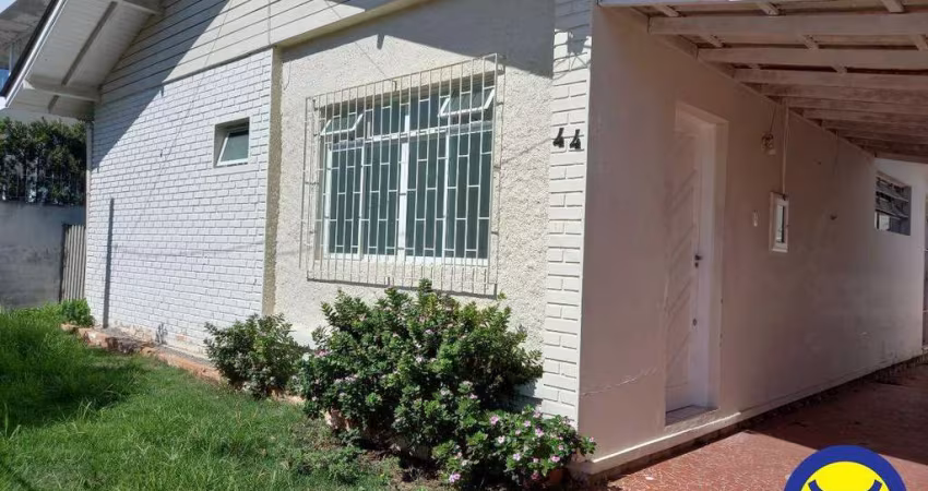 Casa no Jardim Atlântico com 3 quartos, 1 suíte, 3 vagas de garagem em excelente localização.