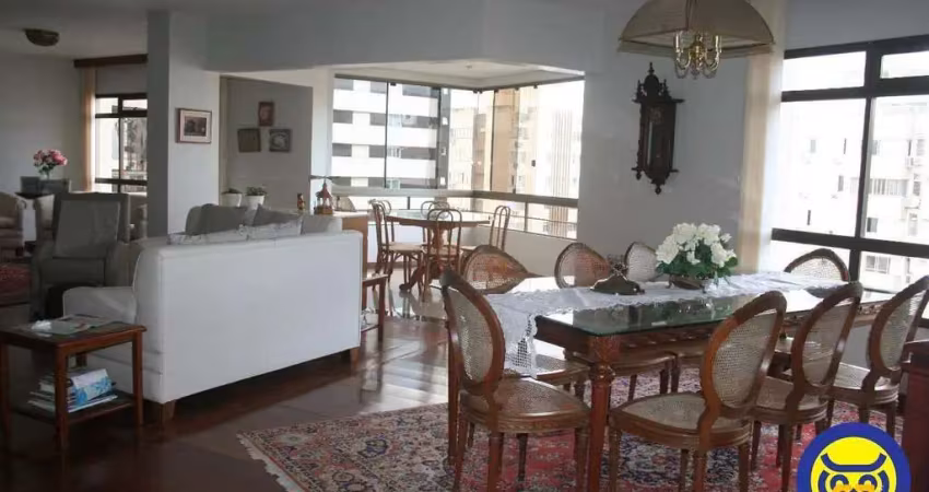 Amplo apartamento na beira mar com 4 quartos, sendo 2 suítes