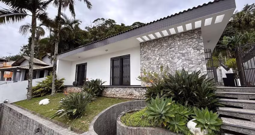 Casa com 3 quartos para alugar na rua professor joaquim santiago, Centro, São Francisco do Sul
