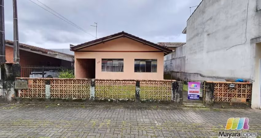 Casa em rua comercial na rua marcilio dias, são francisco do sul