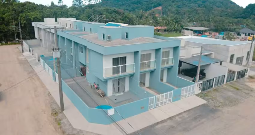 Sobrado Geminado na reta