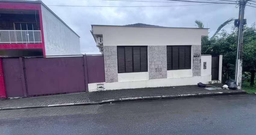 CASA PARA LOCAÇÃO NO CENTRO DE SÃO FRANCISCO DO SUL,SC