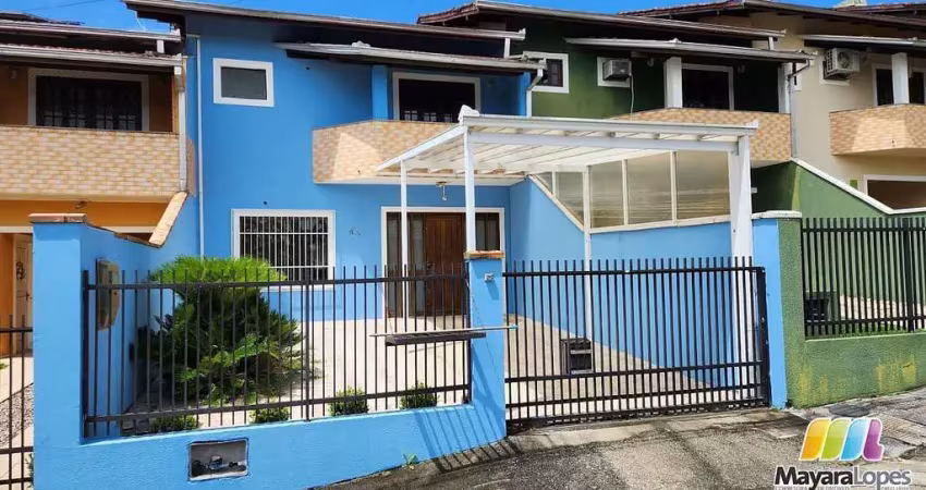 Casa geminada para locação na região central de são francisco do sul,sc