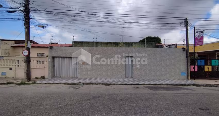 Casa à Venda na Parquelândia em Fortaleza/CE