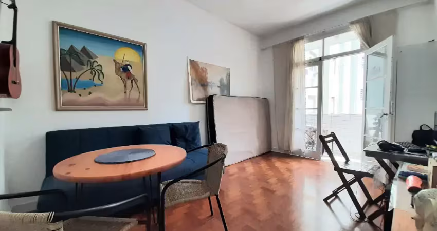Vendo apartamento de 1 dormitório, sala com sacada e vista livre, cozinha conceito aberto, prédio na orla da praia do itararé.