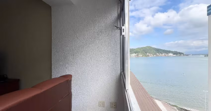 Apartamento 1 dormitório/ na praia/vista mar/planta quadrada
