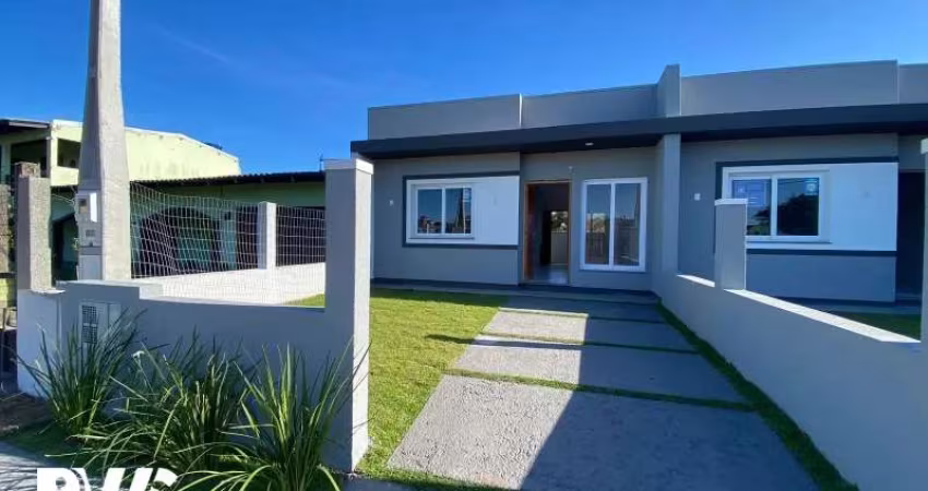 Casa geminada à venda, no bairro Jardim Atlântico, em Tramandaí